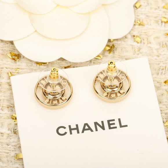 CHANEL Pink Star Stud Earrings with Cutout Logo – Chic & Feminine - Picture 4 of 6